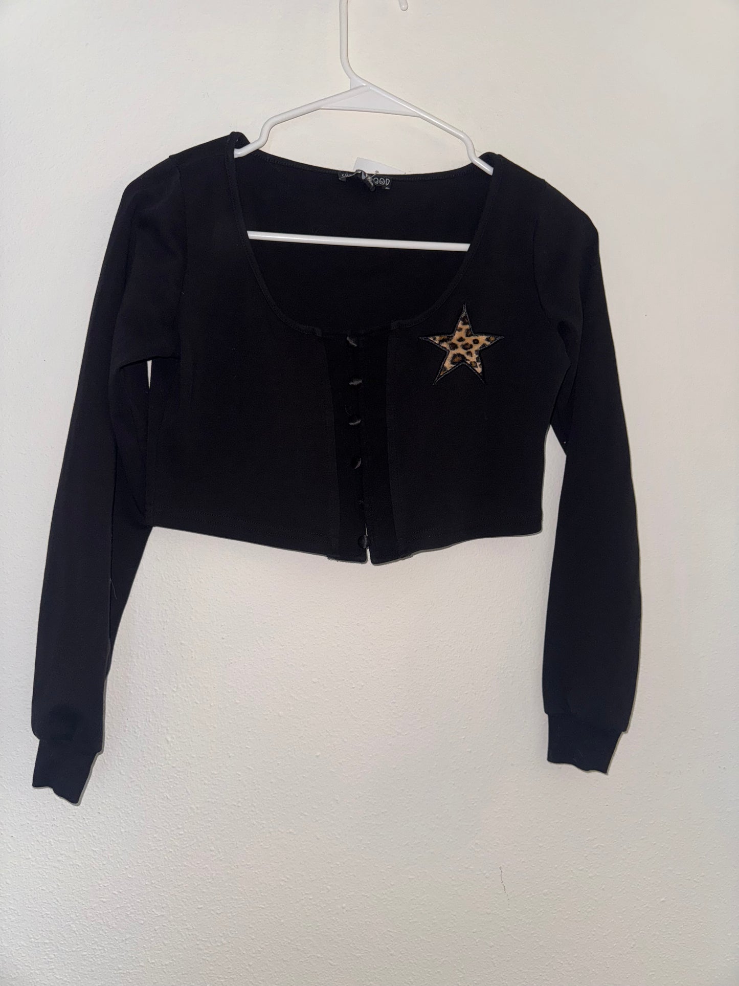 Long Sleeve Cropped Leopard Print Star Shirt
